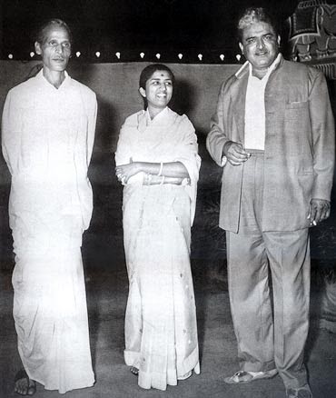 C Ramchandra with Lata Mangeshkar and Kavi Pradeep