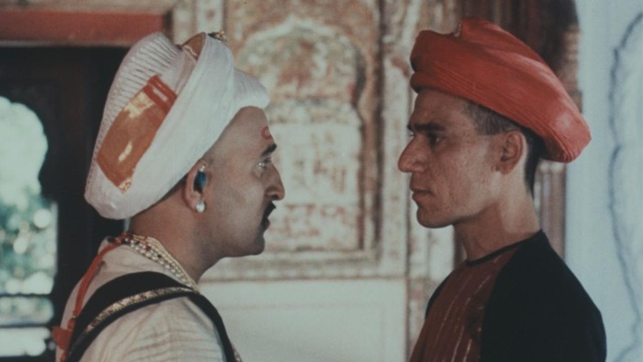 Mohan Agashe and Om Puri in Ghashiram Kotwal film.